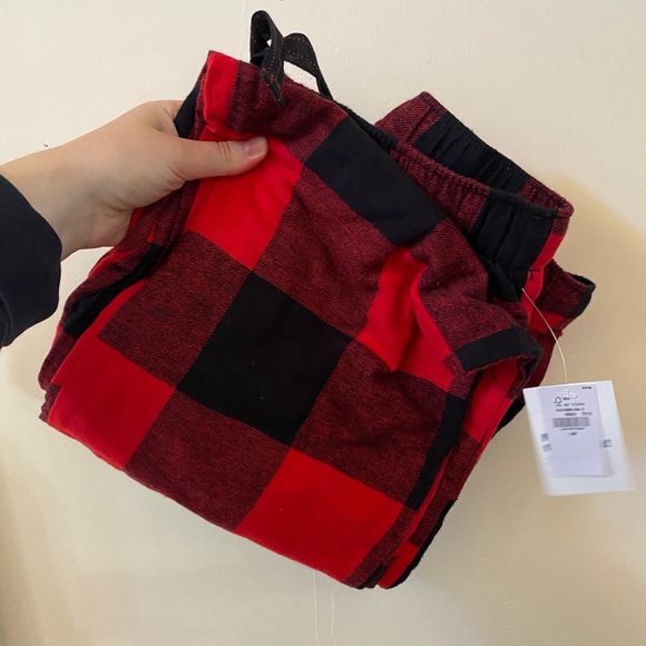 OLD NAVY WOMENS FLEECE GINGHAM PLAID RED BLACKK PAJAMA BOTTOMS SIZE M NWT - Picture 1 of 5